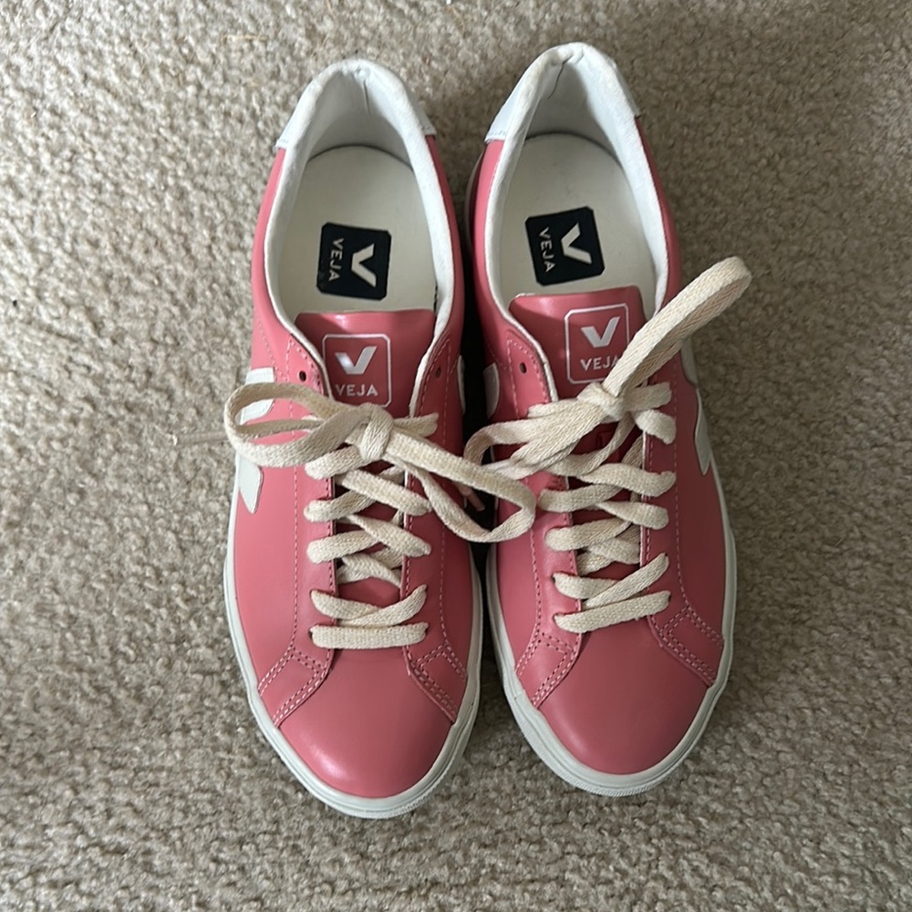 Veja Women's Pink Sneakers NWOT leather